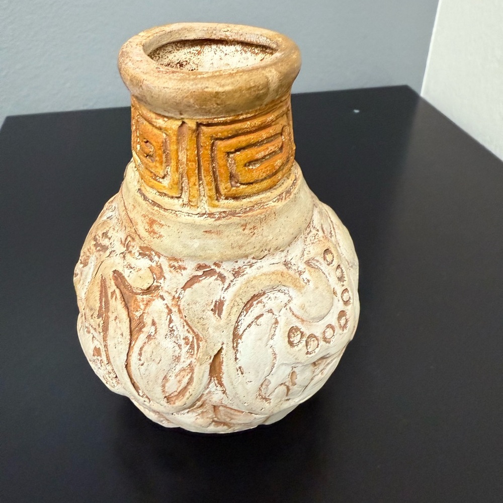 Made in‎ Japan Artistic Ceramic Vase with Intricate Patterns Pattery Carved